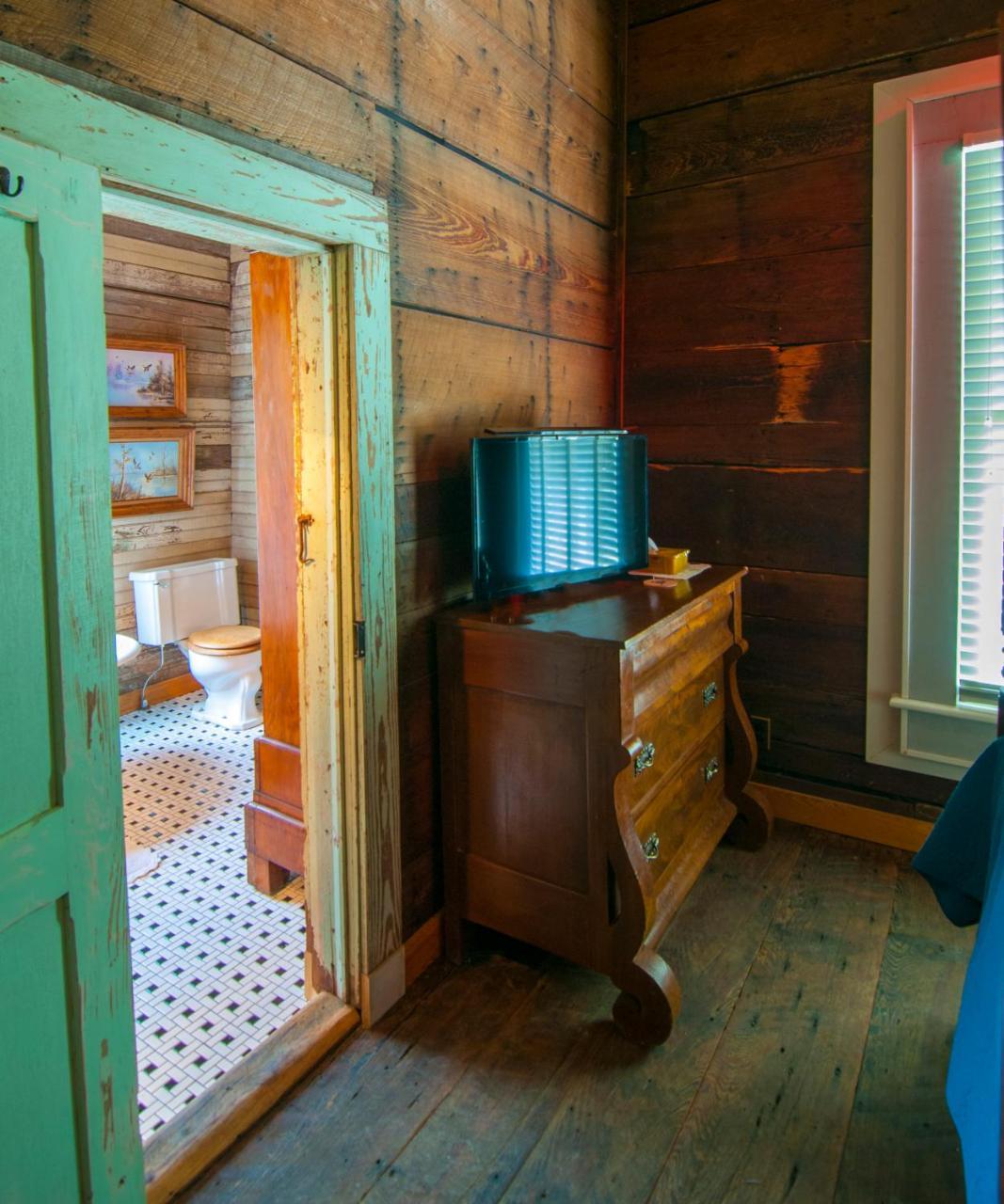 Bed and Breakfast Belmont Plantation, Est 1857 Гринвилл Экстерьер фото