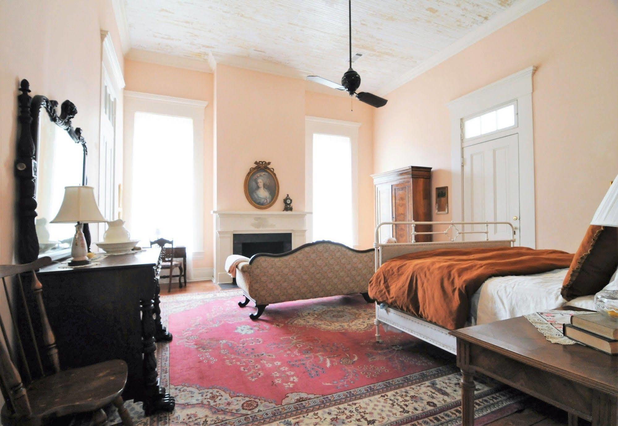 Bed and Breakfast Belmont Plantation, Est 1857 Гринвилл Экстерьер фото